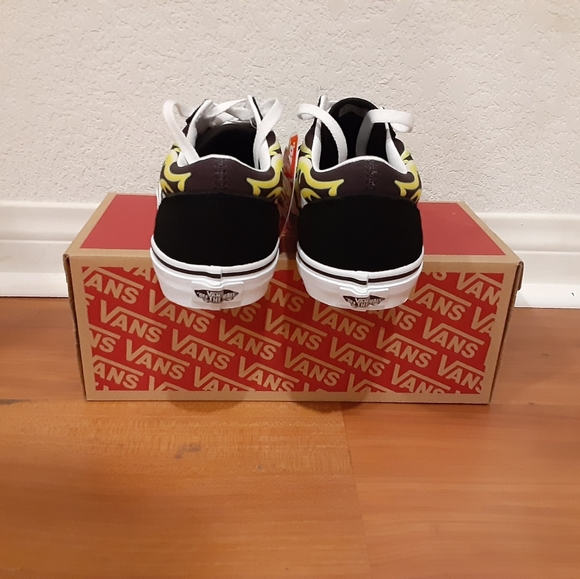 Vans - Picture 3 of 4